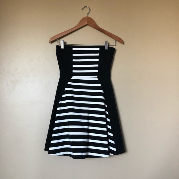 {Express} Strapless Black White Stripe Flare Dress - Picture 2 of 7